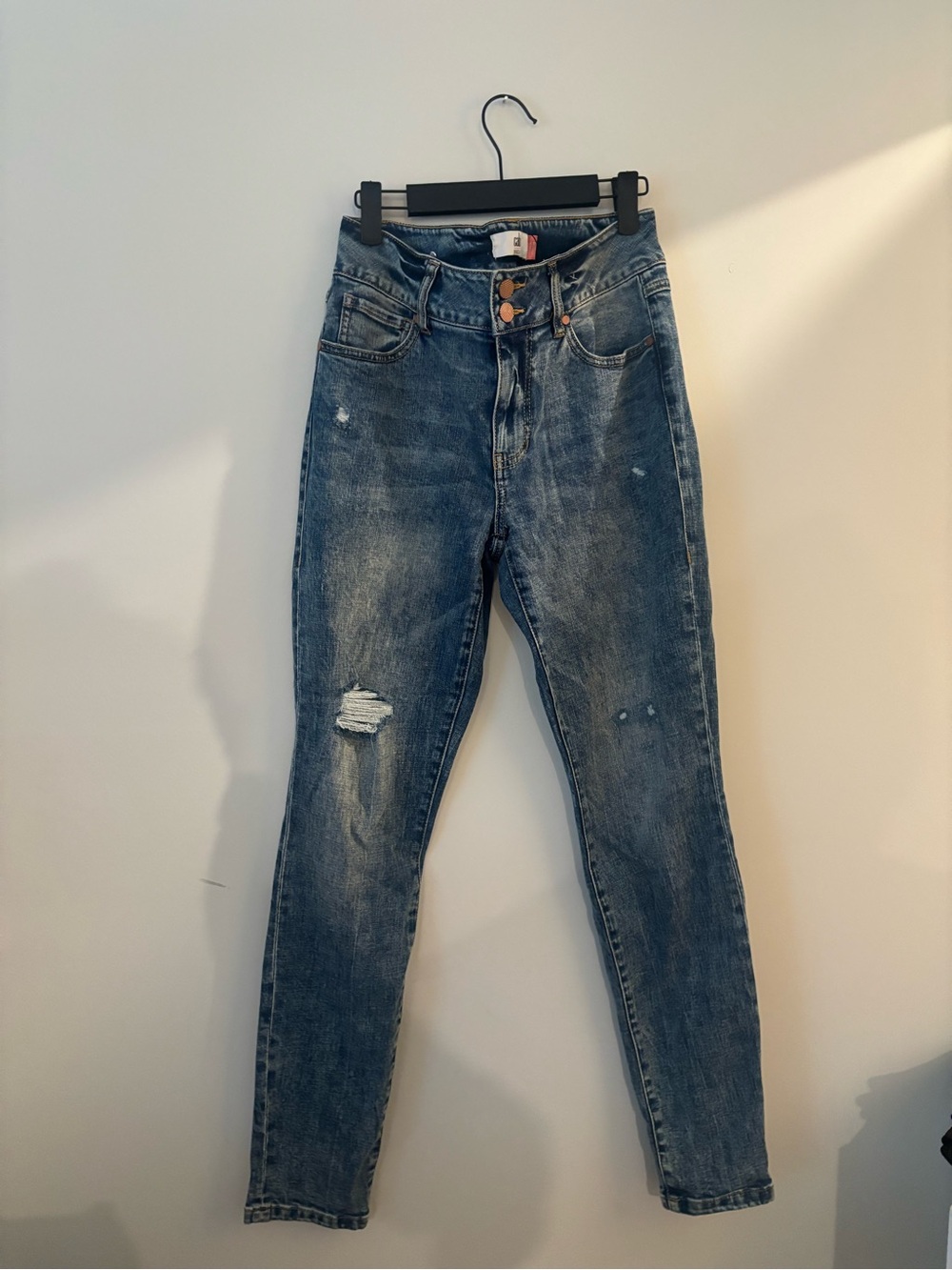 CAbi High-Rise Distressed Denim Jeans - Washed Blue